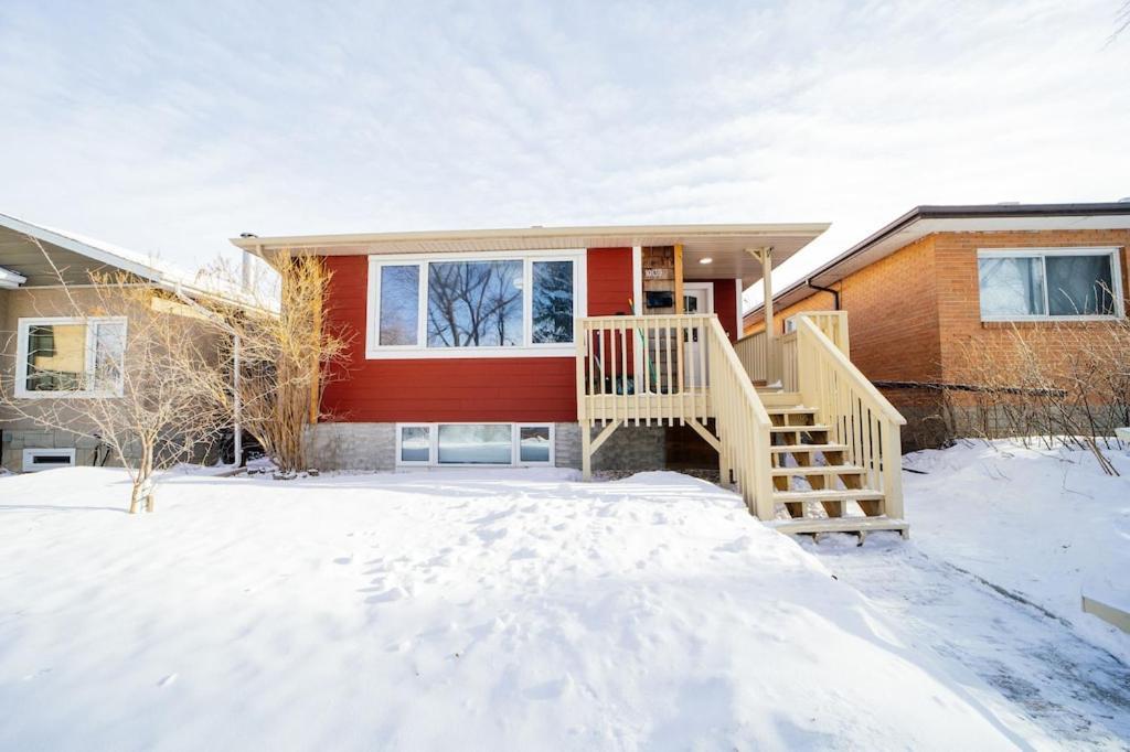 Cozy 3 Bedroom Contemporary Home With Free Parking Edmonton Exteriör bild